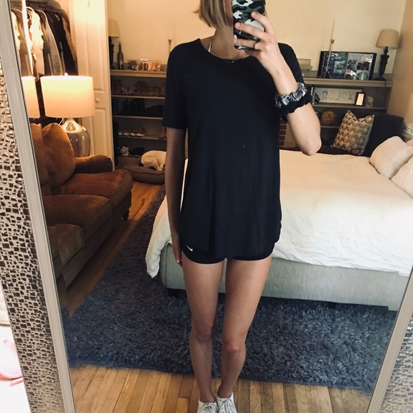 Lulu lemon T-shirt - Picture 2 of 2